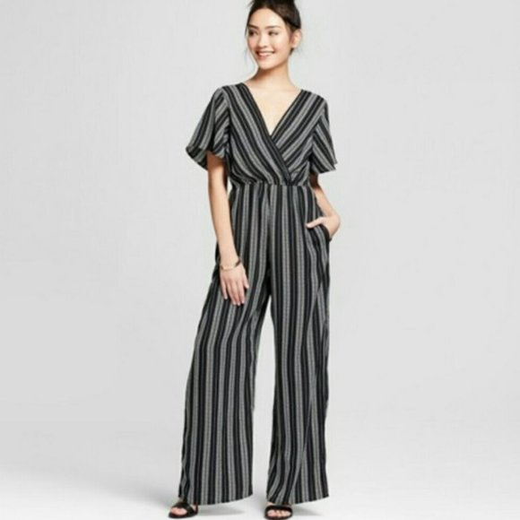 Like New Xhilaration Short Sleeve Wrap Jumpsuit XS - Picture 1 of 10